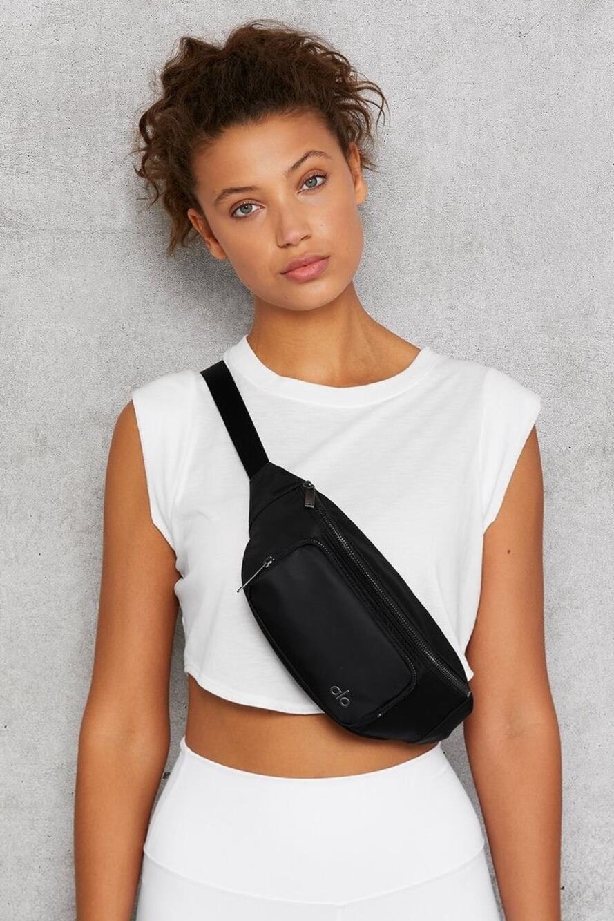 Preppy Athlesuire Streetwear ALO Yoga Black/Platinum Seeker Fanny Pack Running